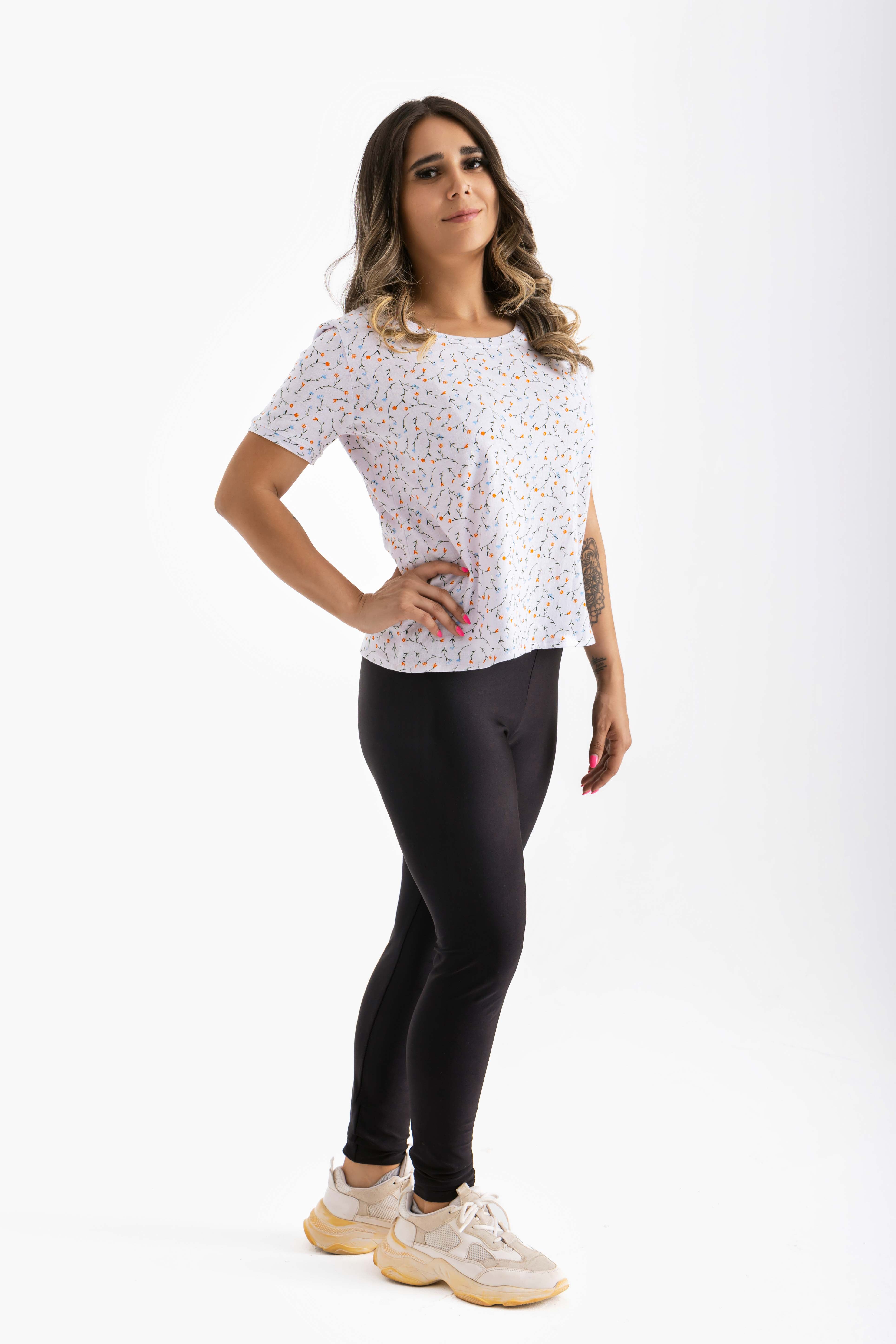 Yellow and blue roses / 65% cotton-35% polyester / Medium